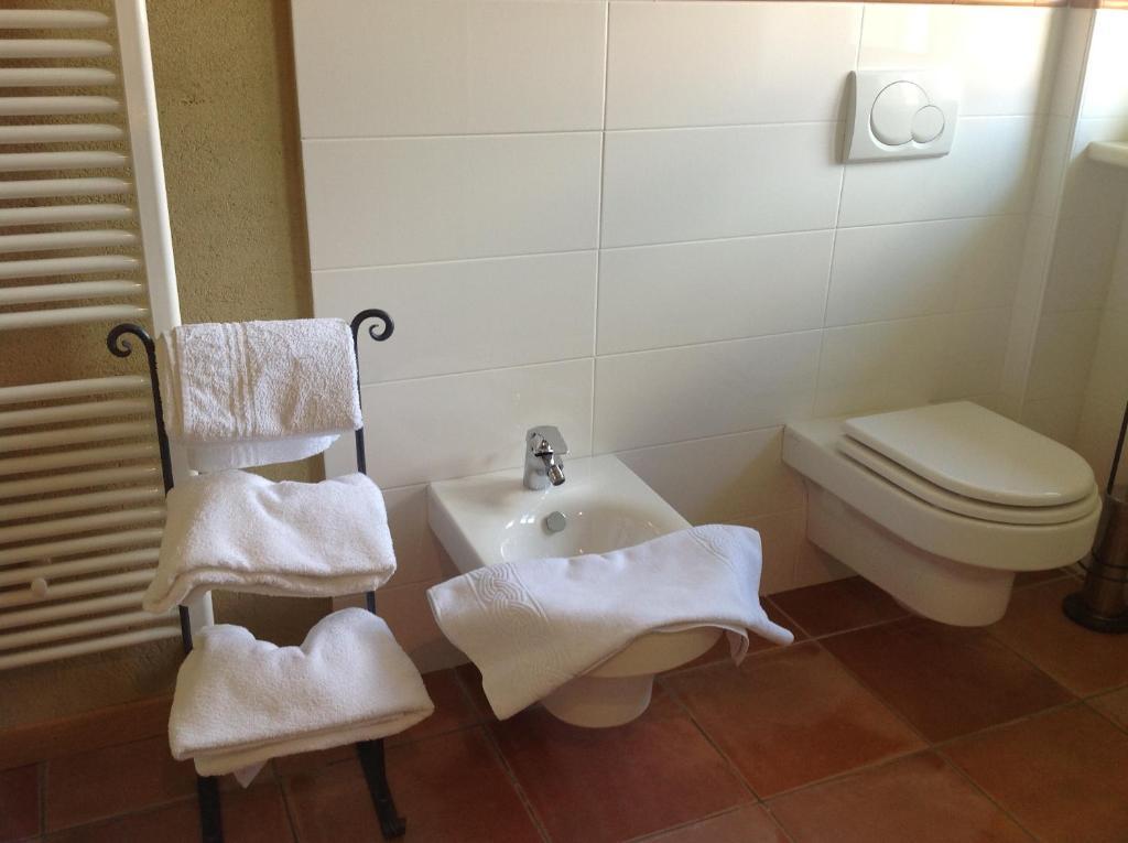Locanda San Lorenzo Roddino Bagian luar foto