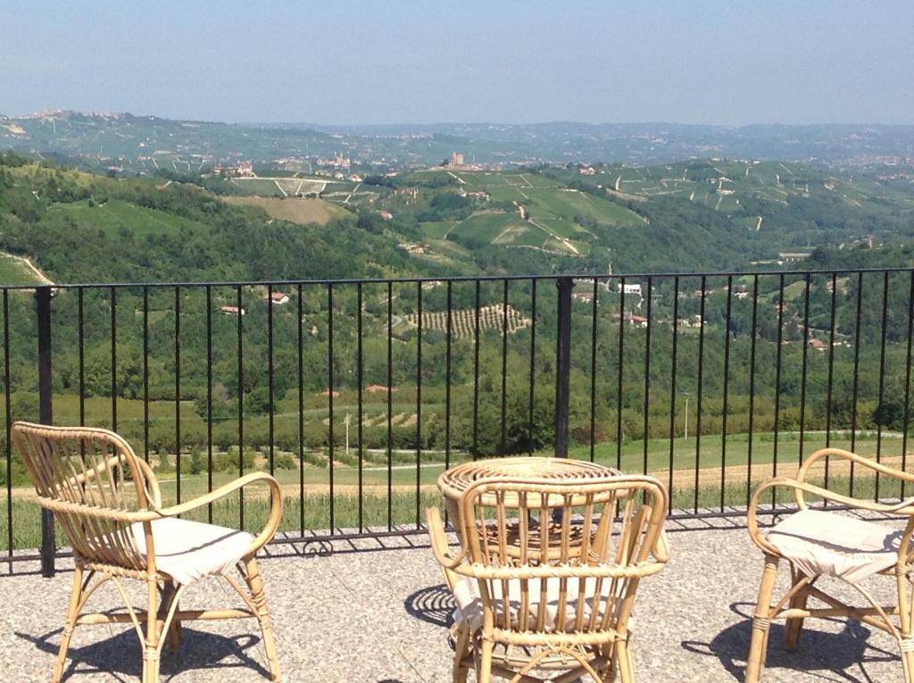 Locanda San Lorenzo Roddino Bagian luar foto